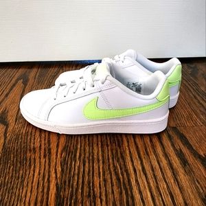 NEW Women Nike Court Royale Sneaker White barely volt/blanc US 5 EUR 35.5 UK 2.5